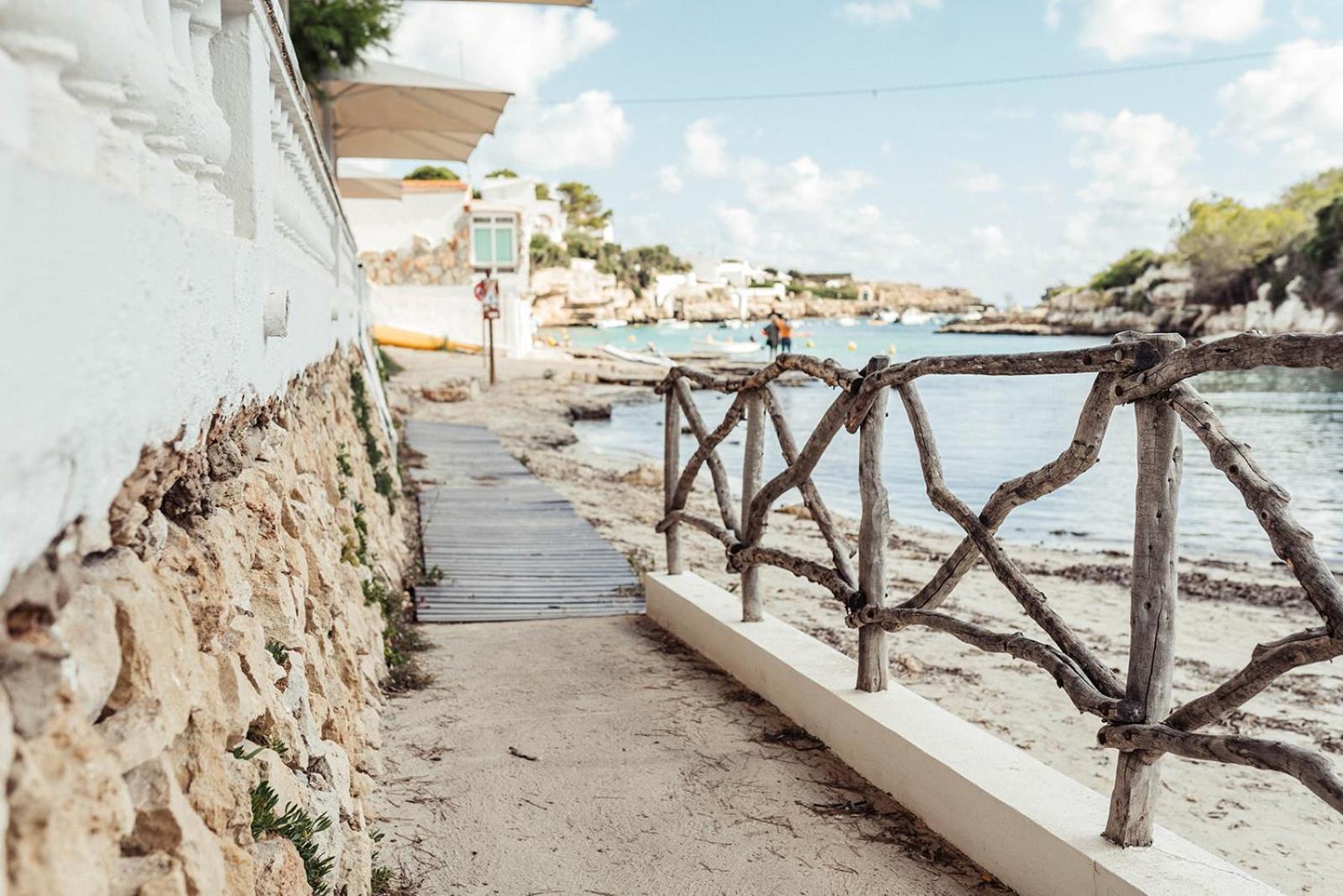 Hostal Xuroy Cala Alcaufar Dış mekan fotoğraf