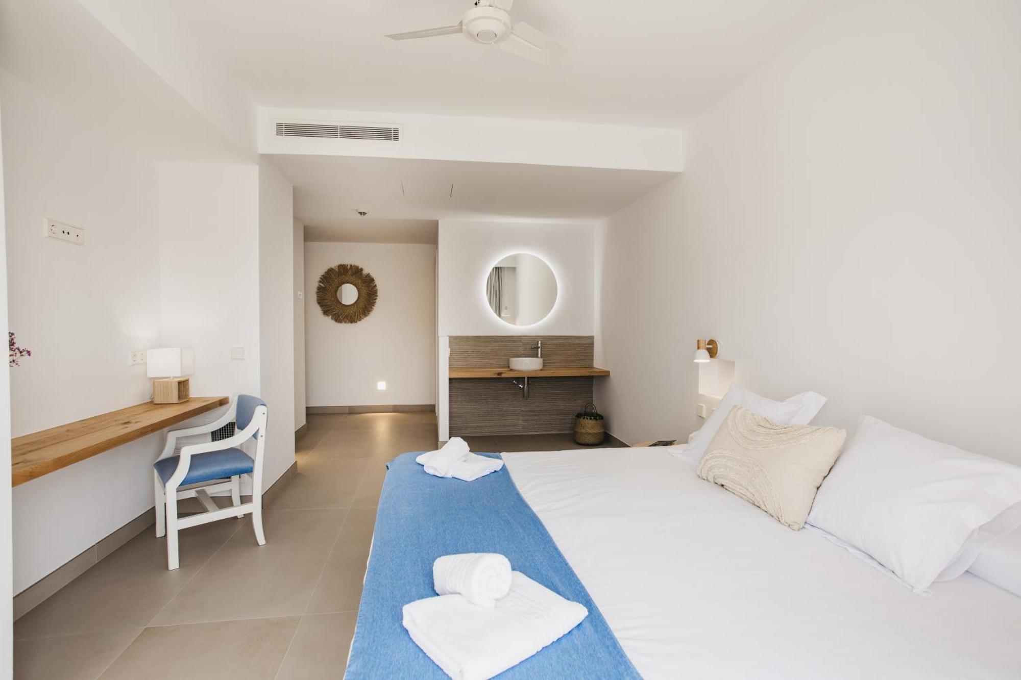 Hostal Xuroy Cala Alcaufar Dış mekan fotoğraf