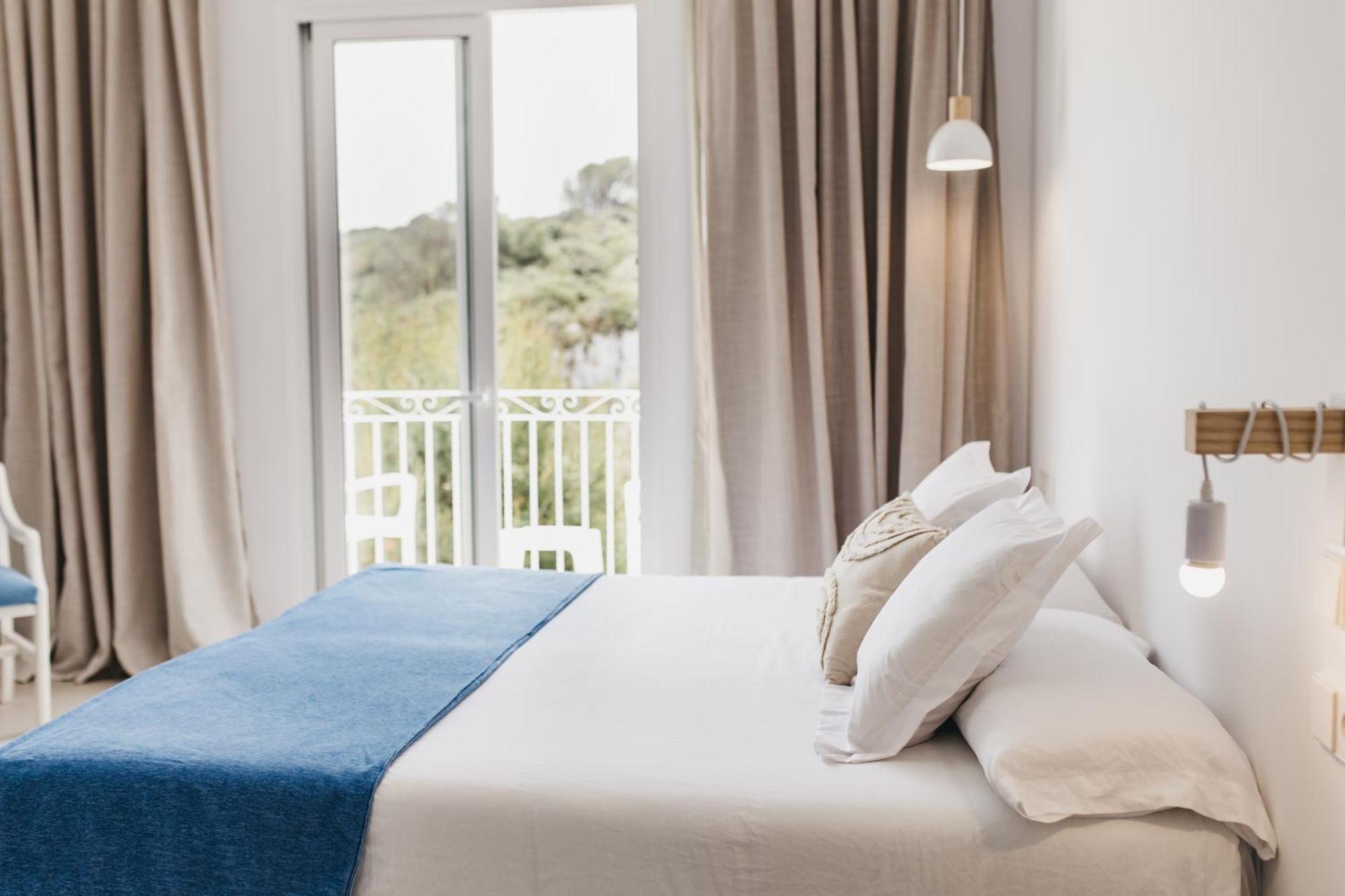 Hostal Xuroy Cala Alcaufar Dış mekan fotoğraf