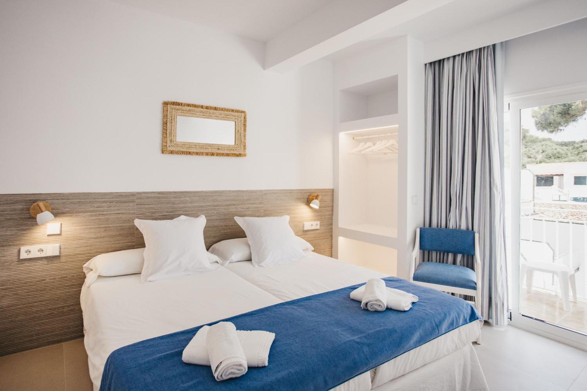 Hostal Xuroy Cala Alcaufar Dış mekan fotoğraf