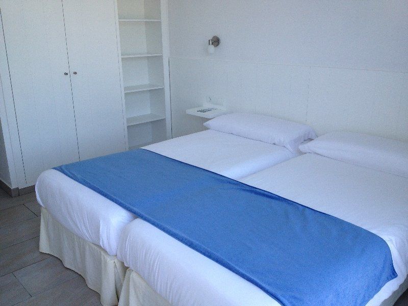 Hostal Xuroy Cala Alcaufar Dış mekan fotoğraf